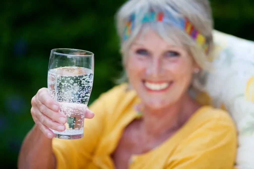 L'eau gazeuse peut-elle vraiment aider à perdre du poids ?
