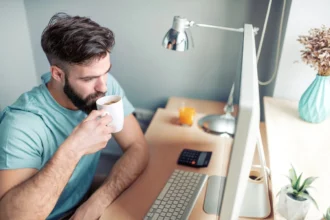 Selon une étude, le café pourrait contrer les méfaits de la sédentarité au travail