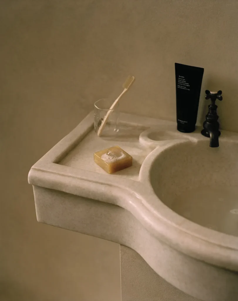 Jo Malone London réinvente les thermes romains en rituel de soin contemporain