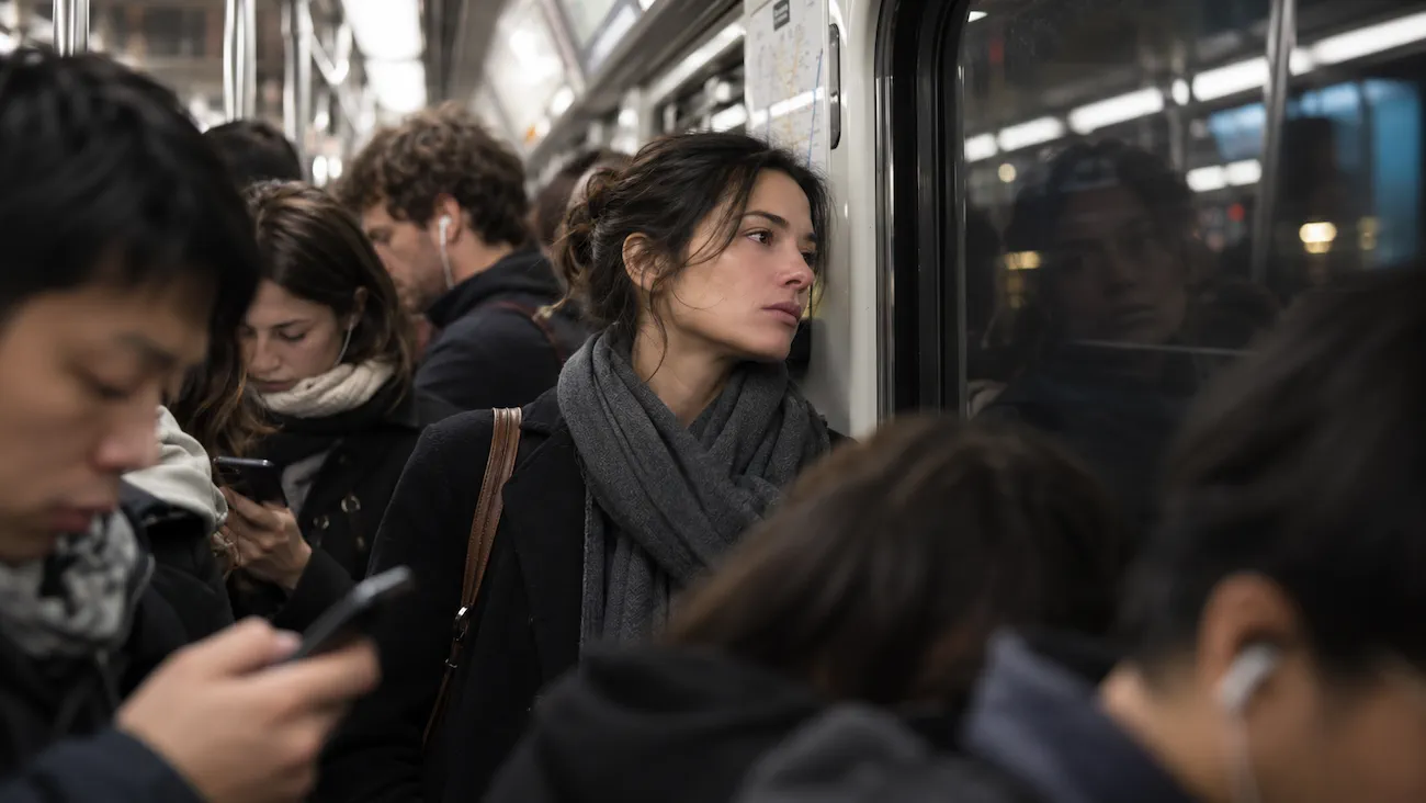 Entouré, mais seul - le paradoxe d'une solitude invisible